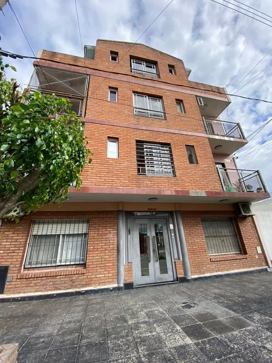 Three-room apartment on the ground floor in Villa Luzuriaga