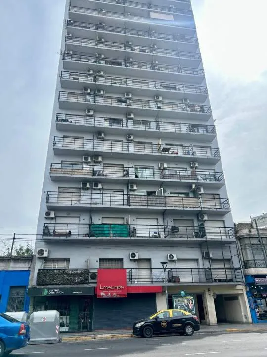 Monoambiente con balcón al frente en Villa Crespo