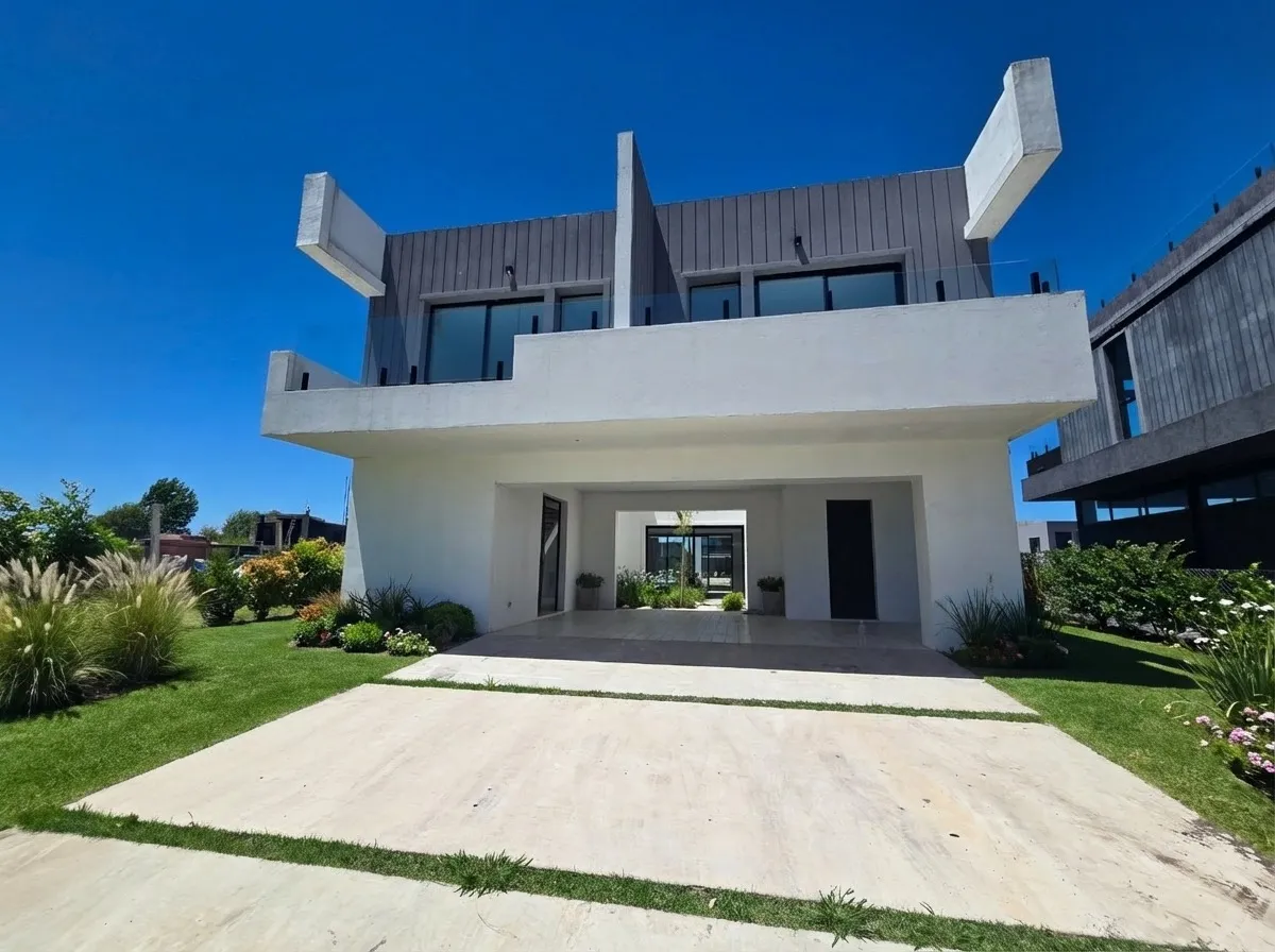 Four-bedroom house for annual rent in Tigre