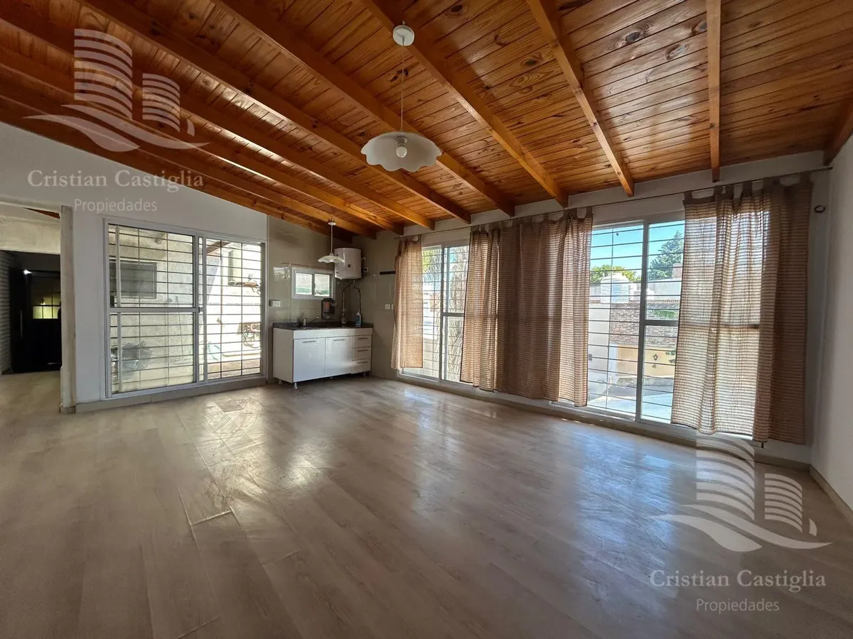 PH monoambiente en planta alta con patio en Villa Adelina