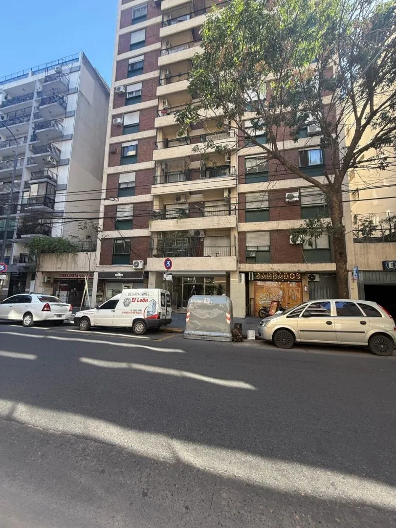 Three-bedroom apartment with balcony in Flores
