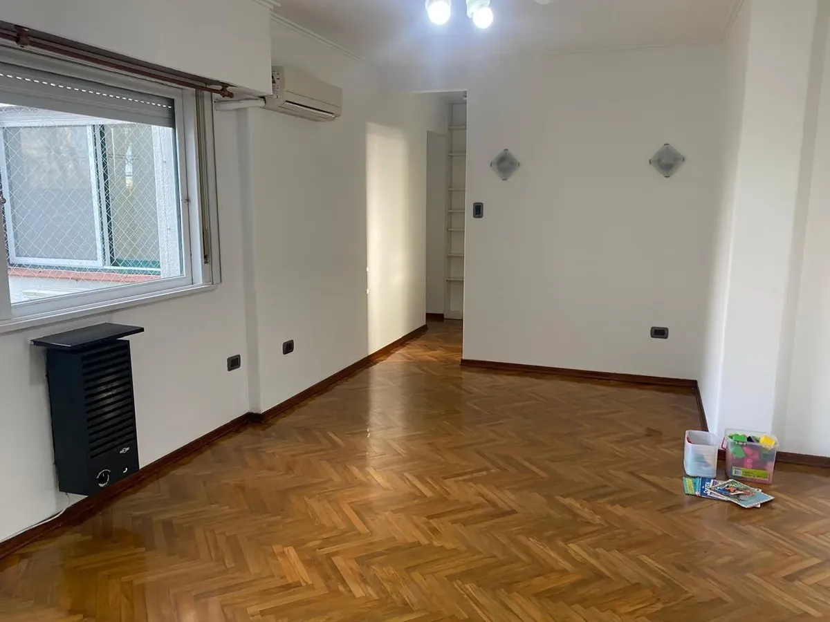 Three-room apartment facing Temperley station in Lomas de Zamora