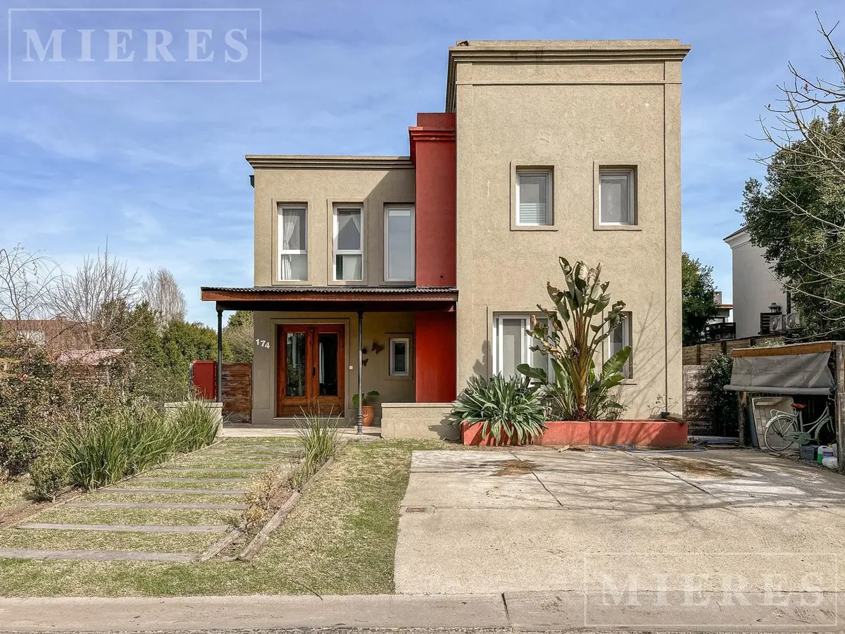 Casa mobiliada de três dormitórios para aluguel em La Damasia (San Fernando)