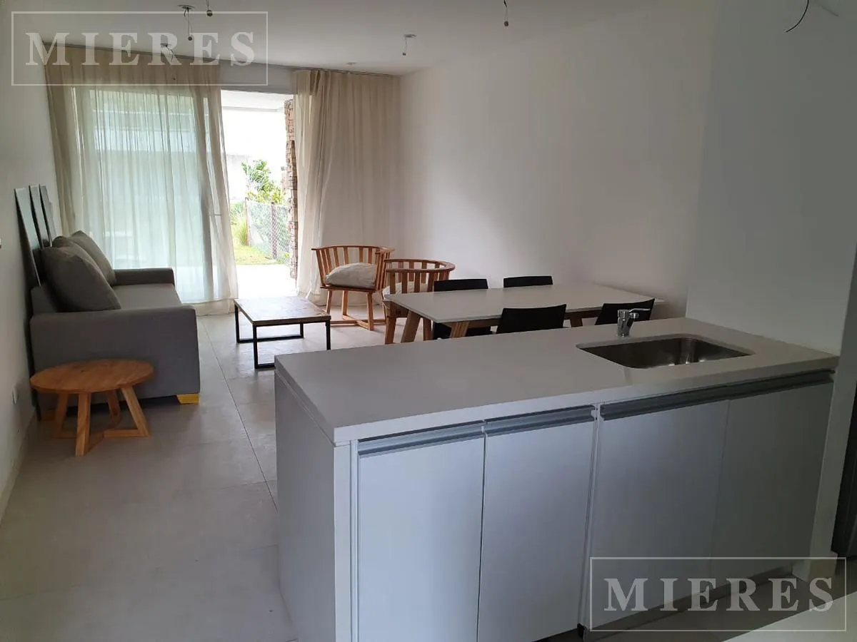 Furnished two-bedroom ground-floor apartment in Tigre