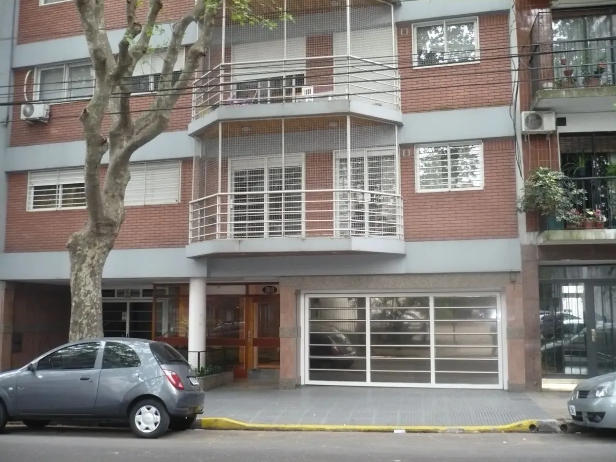 Front-facing two-bedroom apartment in Caballito with optional parking