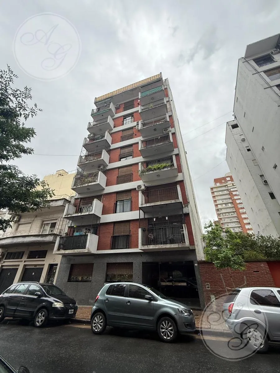 Departamento de 2 ambientes con patio y balcón francés en Almagro