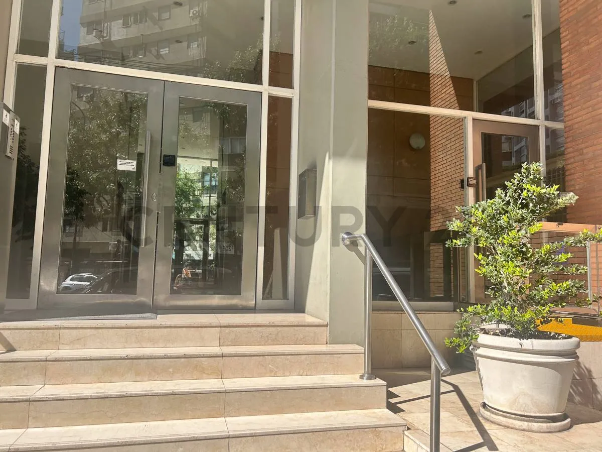 Меблированная квартира с 2 спальнями в Palermo с балконом на улицу