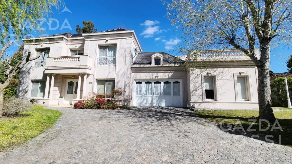Four-bedroom neoclassical-style house in Solar del Bosque, Canning