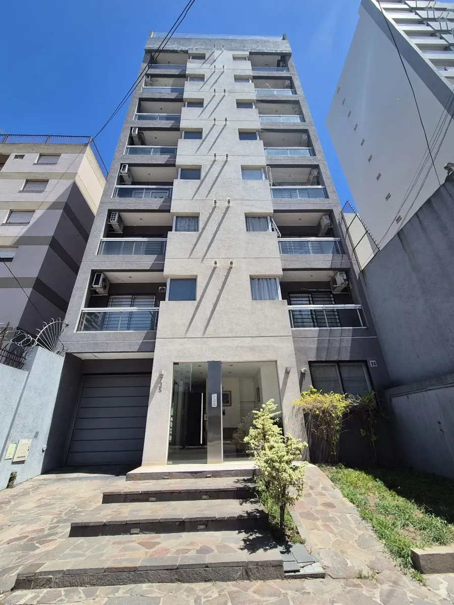 Departamento de 3 ambientes al frente en Banfield Este