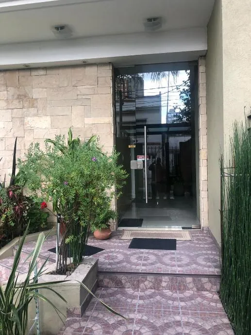 Apartamento de dois ambientes de fundos em Caseros