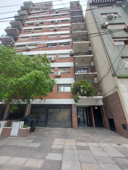 Apartamento de dois ambientes com 1 quarto e vaga de garagem em Lanús Oeste