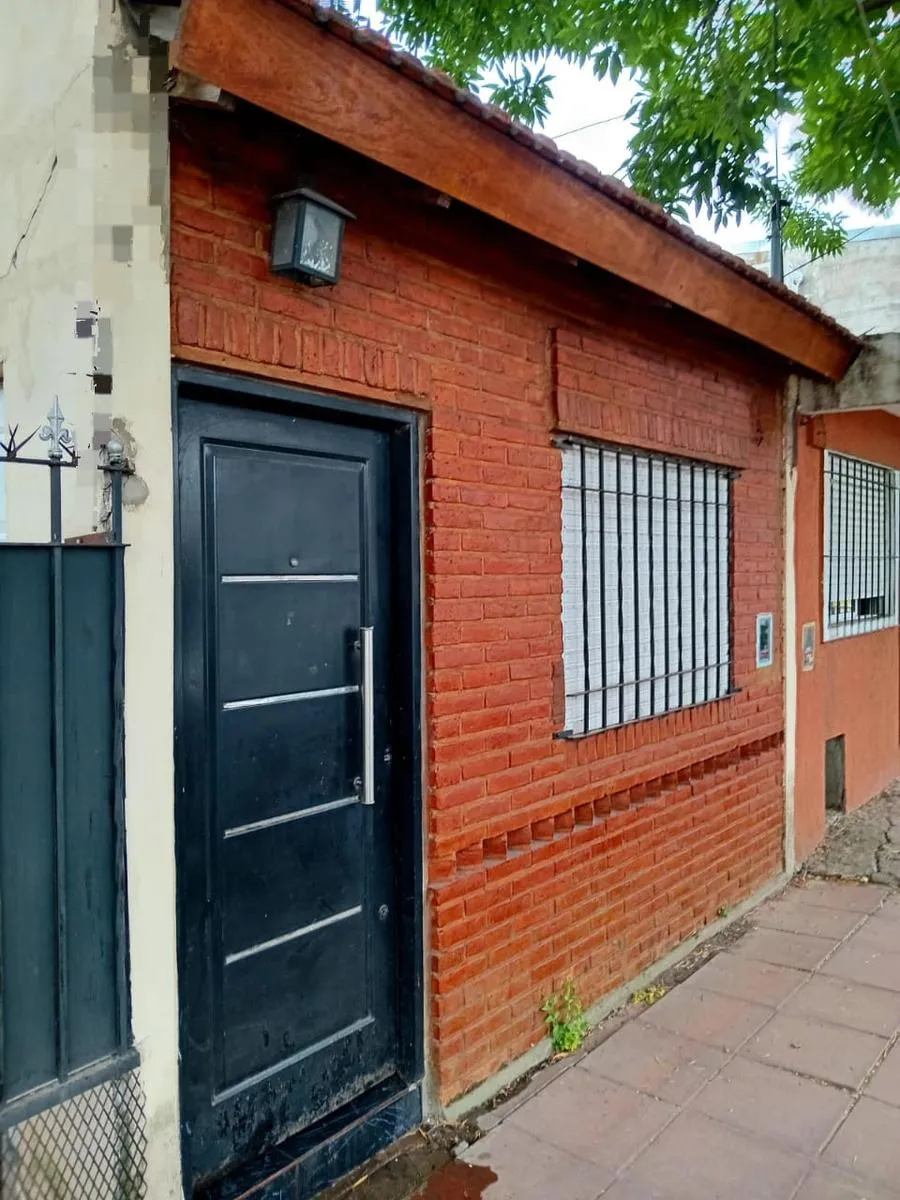 Apartamento tipo duplex de frente em Ituzaingó