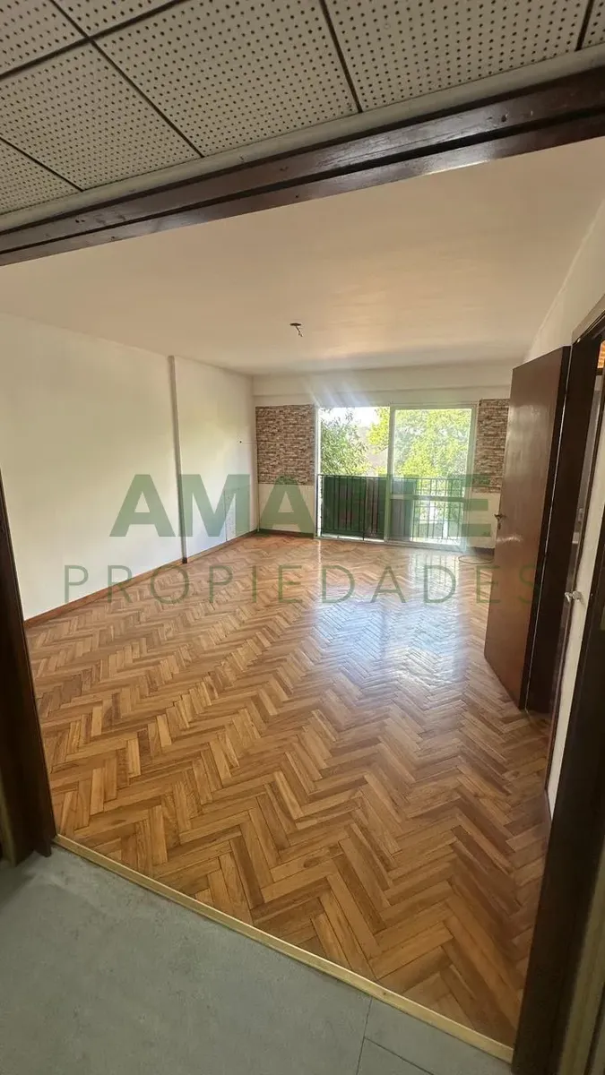 Departamento de 3 ambientes con dependencia en Chacarita