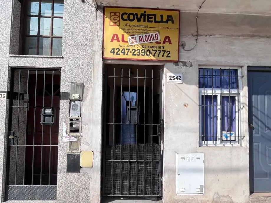 Apartamento em dois andares com 2 dormitórios em Lanús
