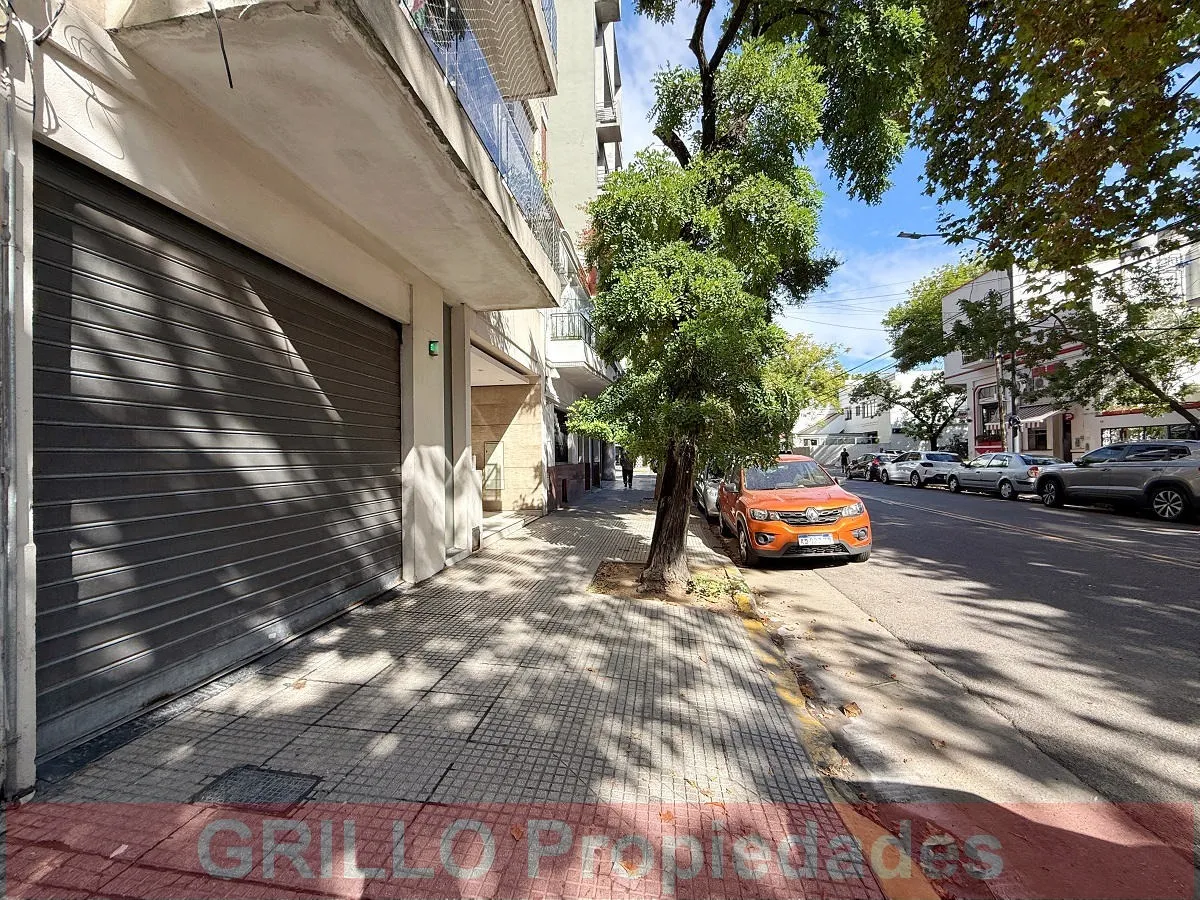 Two-room apartment with parking in Núñez
