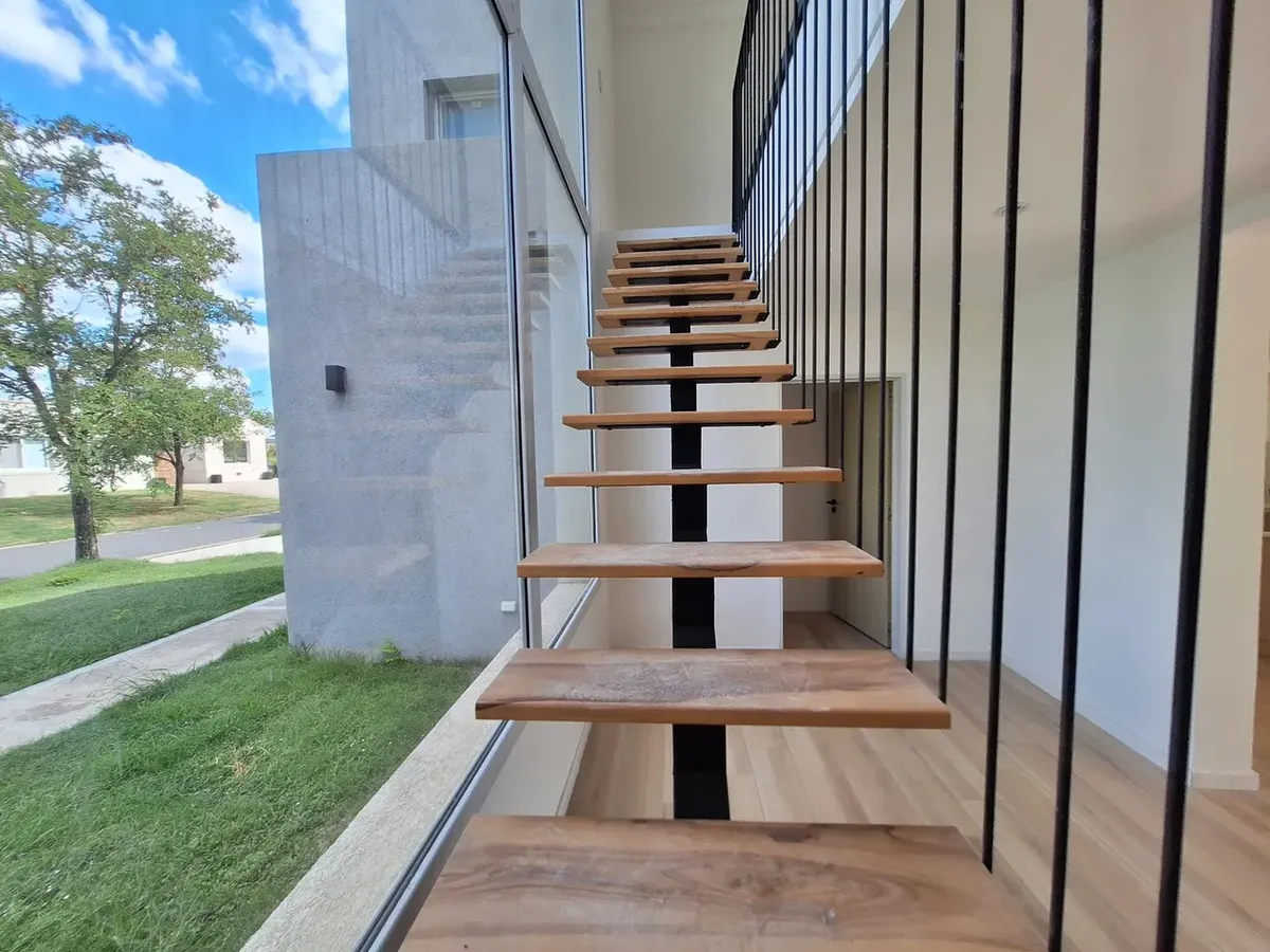 Casa de 4 dormitórios para aluguel anual em El Cantón