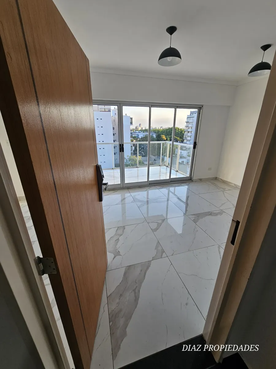 Departamento de 3 ambientes con balcón terraza y cochera en Villa Luro