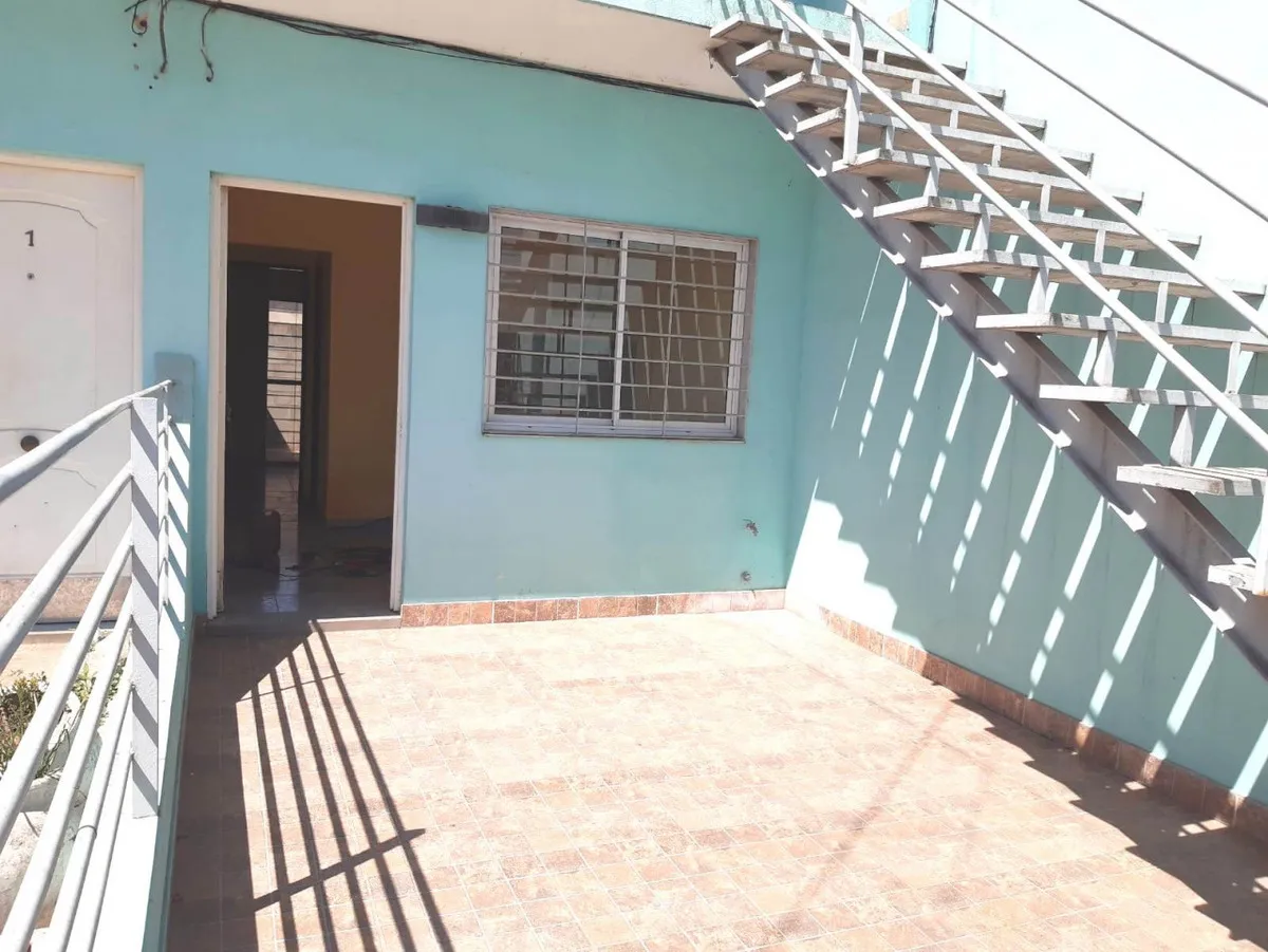 Apartamento de 1 quarto com pátio em José C. Paz