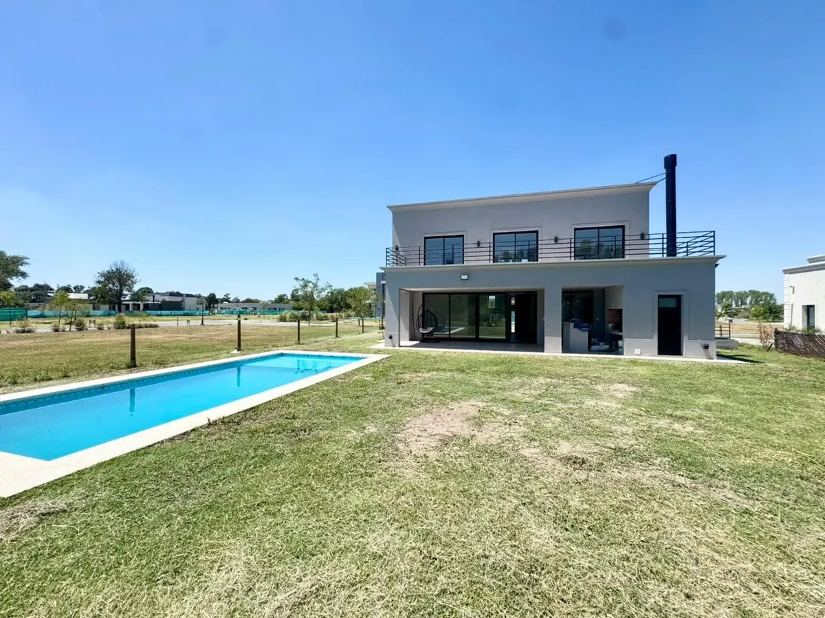 Casa em Canning com 4 dormitórios, piscina e churrasqueira em Esteban Echeverría
