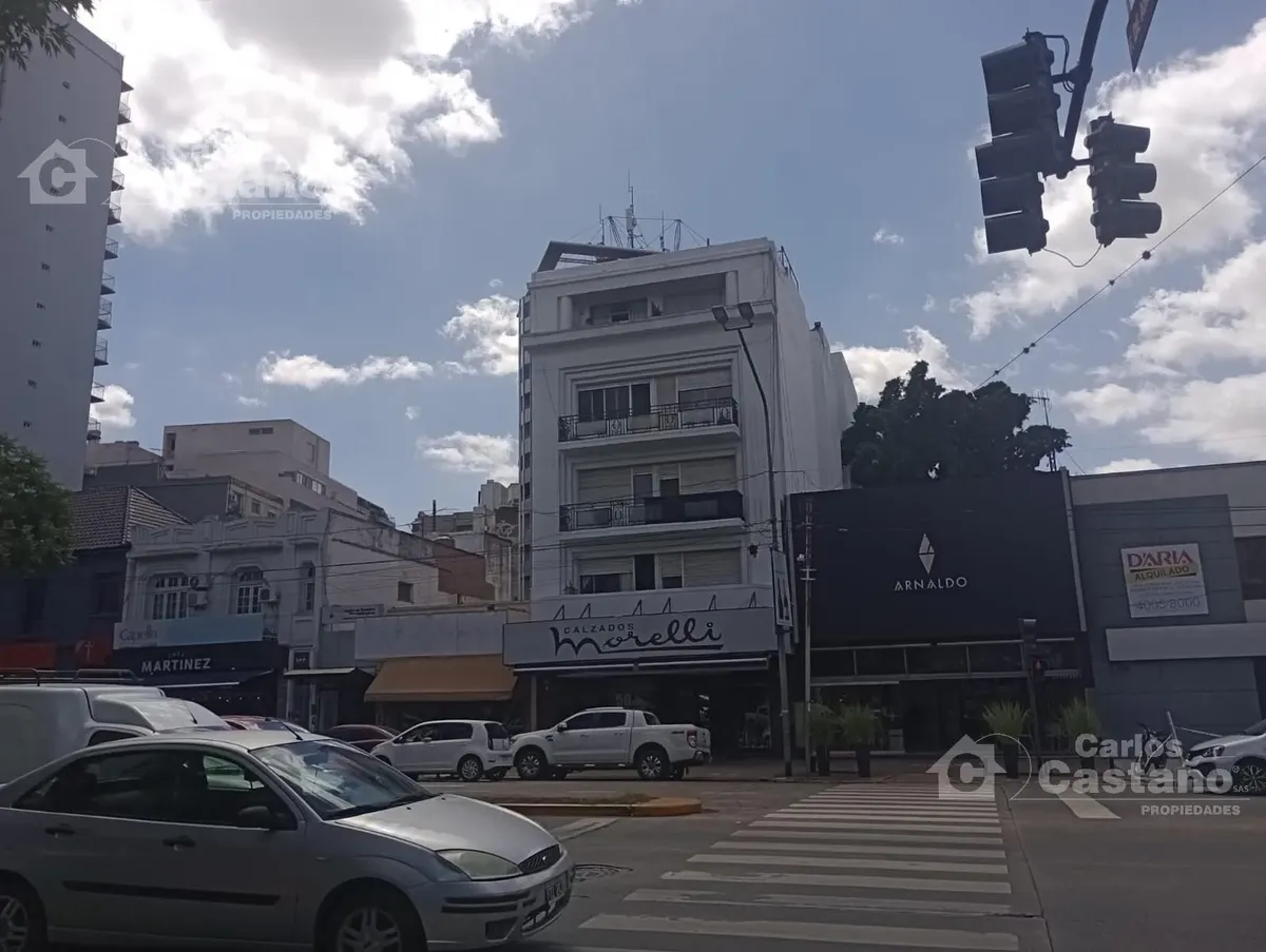 Apartamento de três ambientes na Av. Maipú em Vicente López