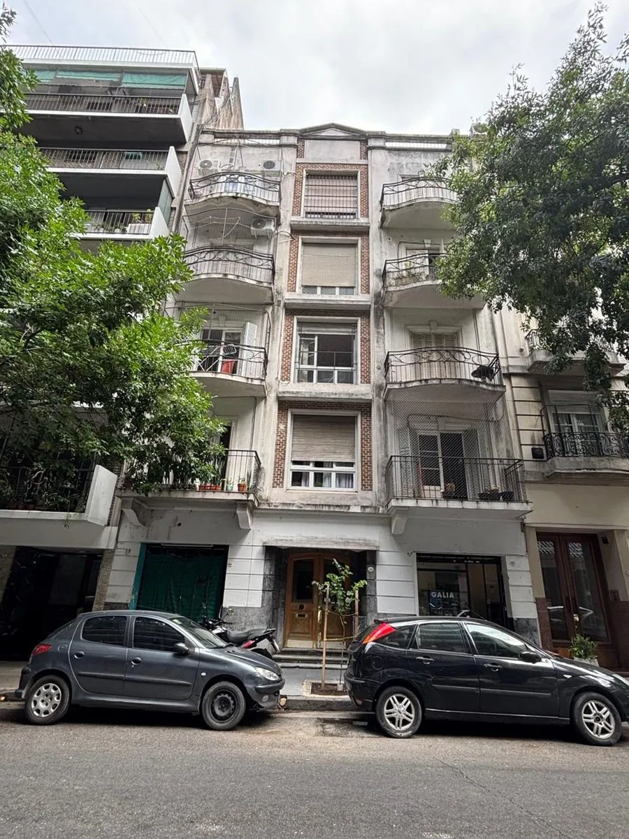 Apartamento de três ambientes com dependência em Palermo