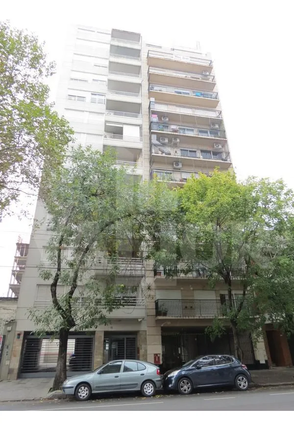 Departamento de 3 ambientes al frente con balcón en Villa Urquiza