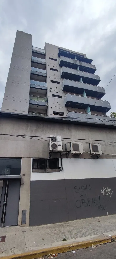 Квартира с 1 спальней и двумя балконами в Quilmes