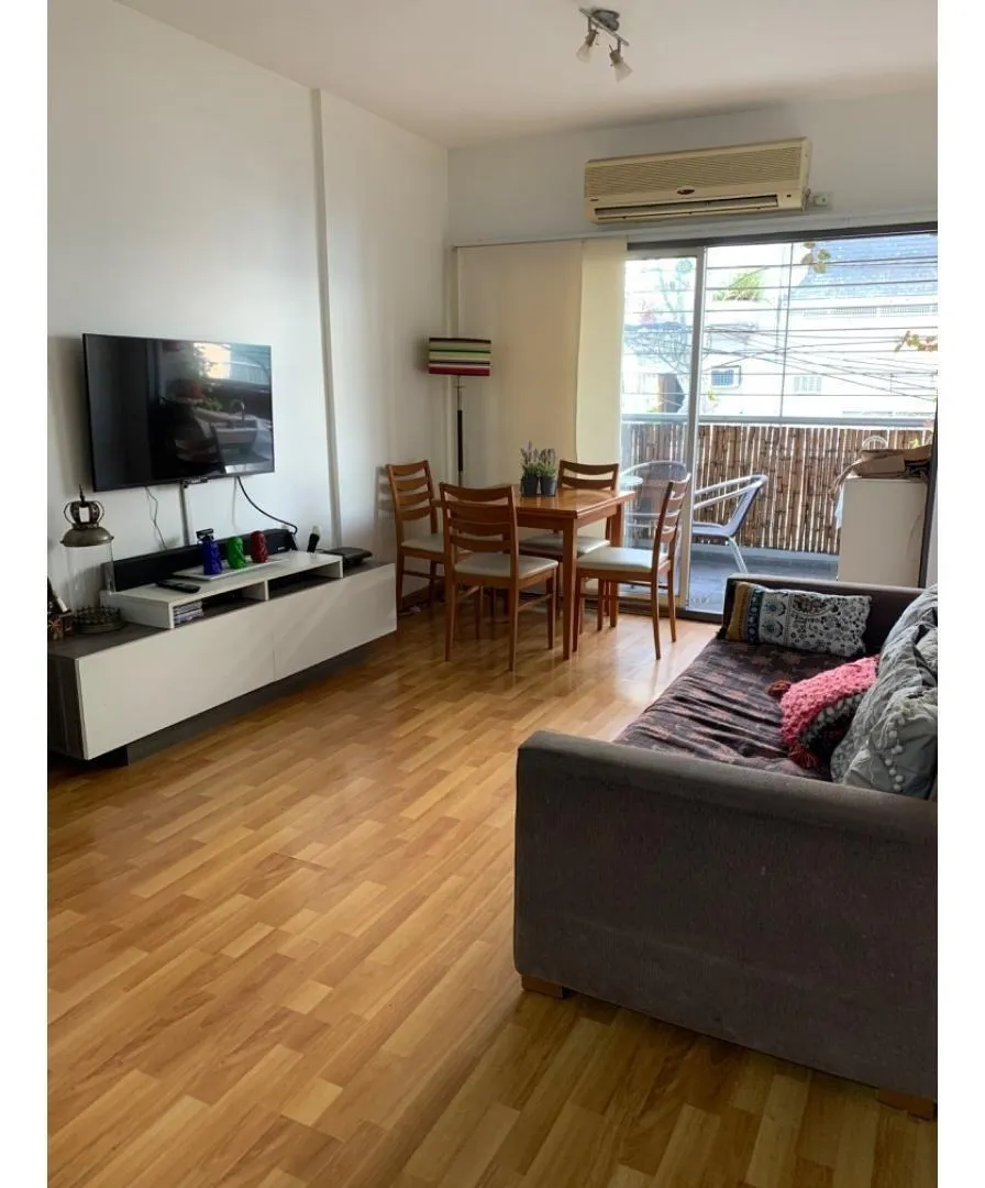 Departamento de 3 ambientes con balcón y patio en Villa Crespo