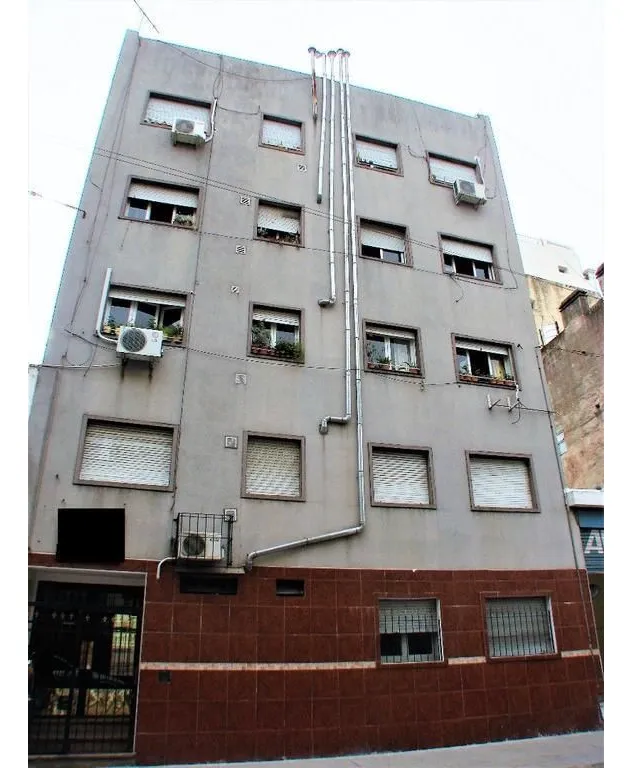 Apartamento de dois ambientes e meio no térreo em San Telmo