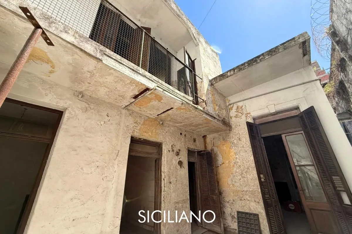 Коммерческий дом с 7 комнатами в Caballito