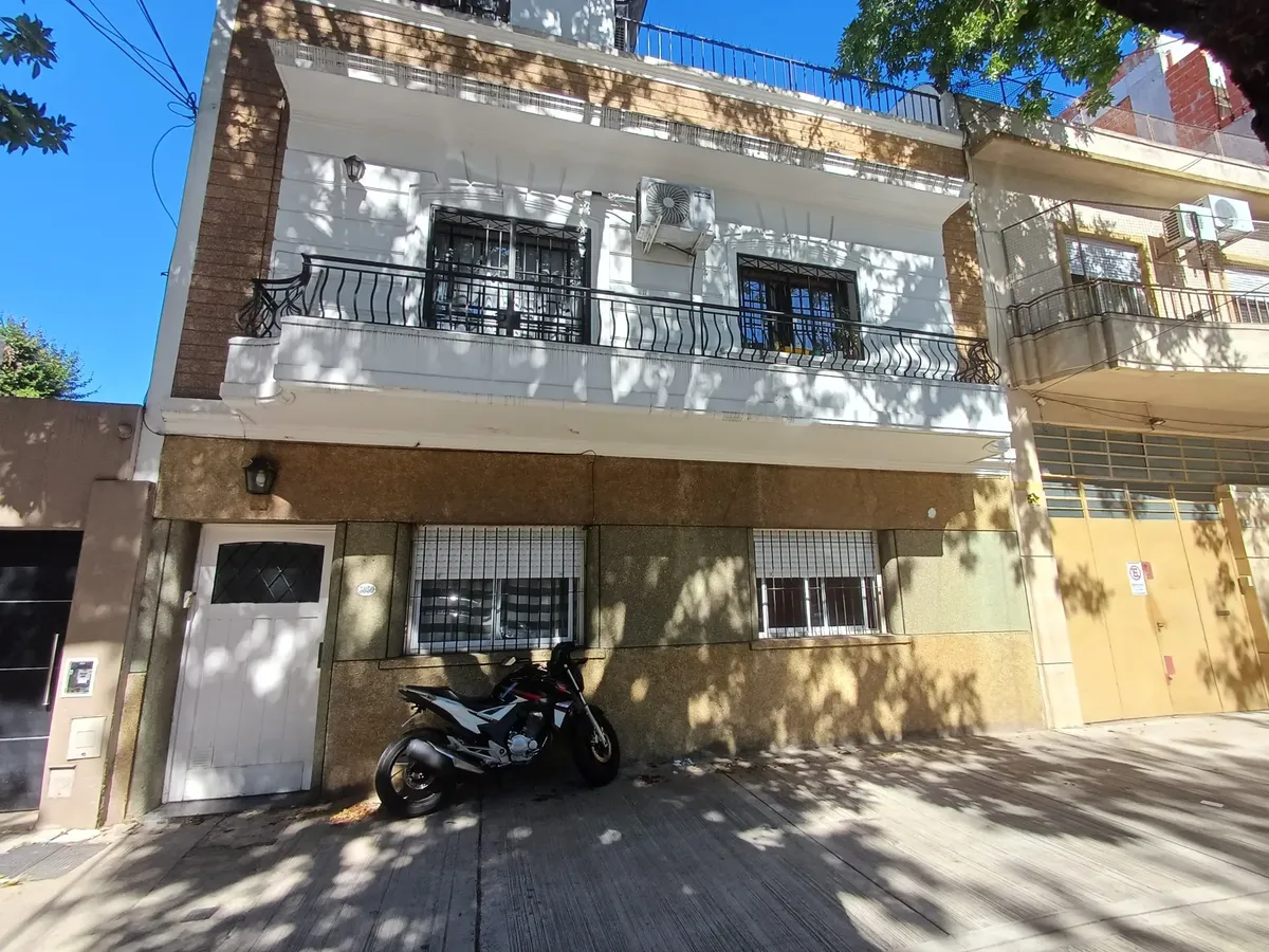 PH de 2 ambientes en planta baja con patio en Villa del Parque