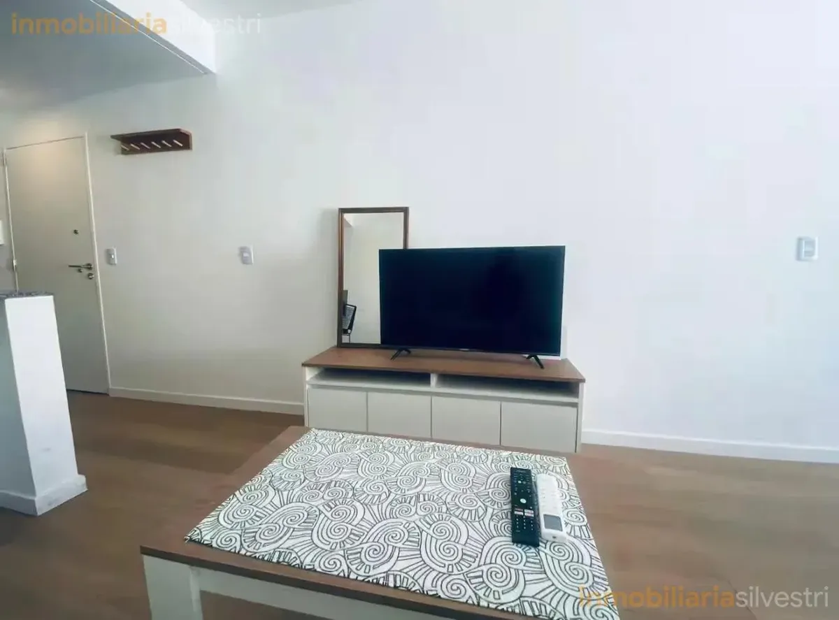 Monoambiente amoblado con balcón en Chacarita