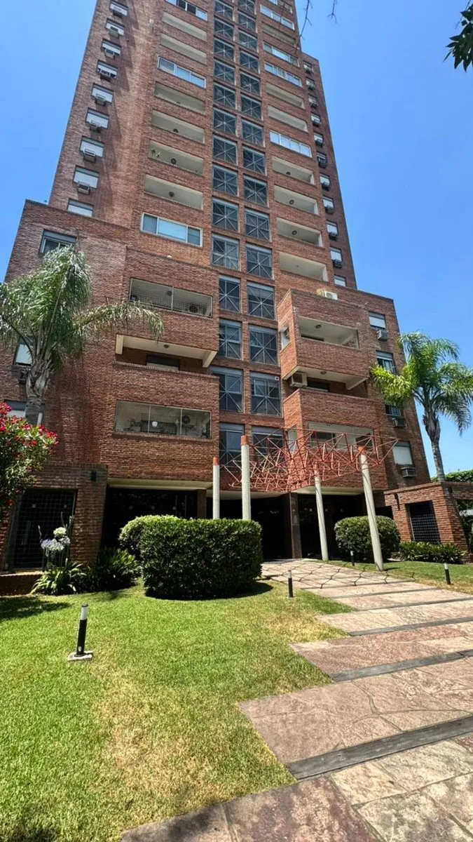 Apartamento de 3 quartos com varanda e vaga de garagem em La Plata