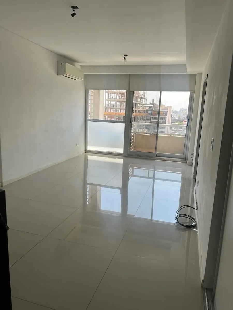 Kitnet mobiliado com varanda e vista para os fundos em Villa Crespo