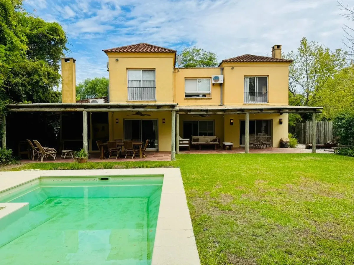 House with pool in Laguna del Sol, Buenos Aires