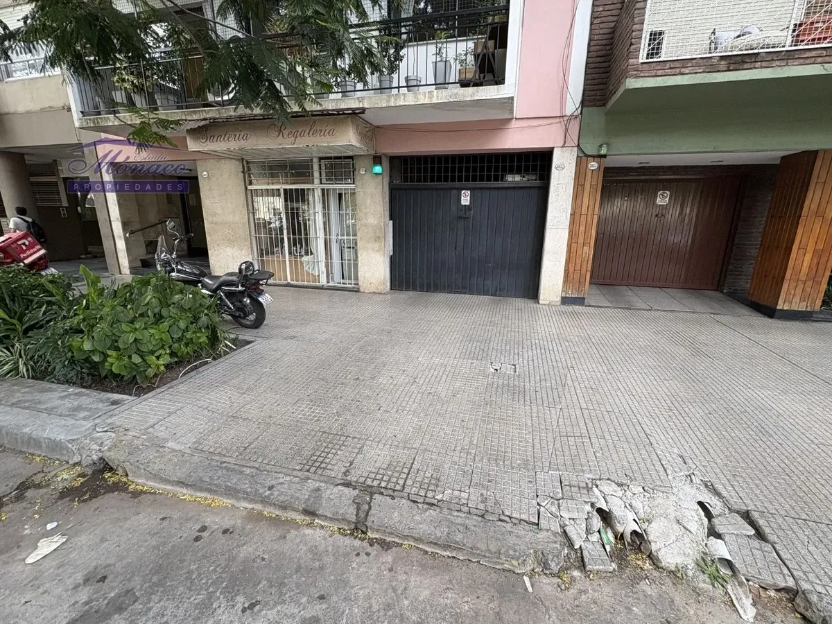 Two-bedroom apartment in Villa Urquiza with covered car space