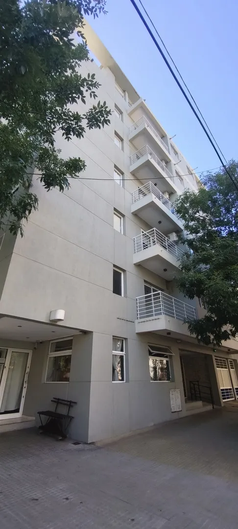 Apartamento de 1 dormitório com varanda em La Plata