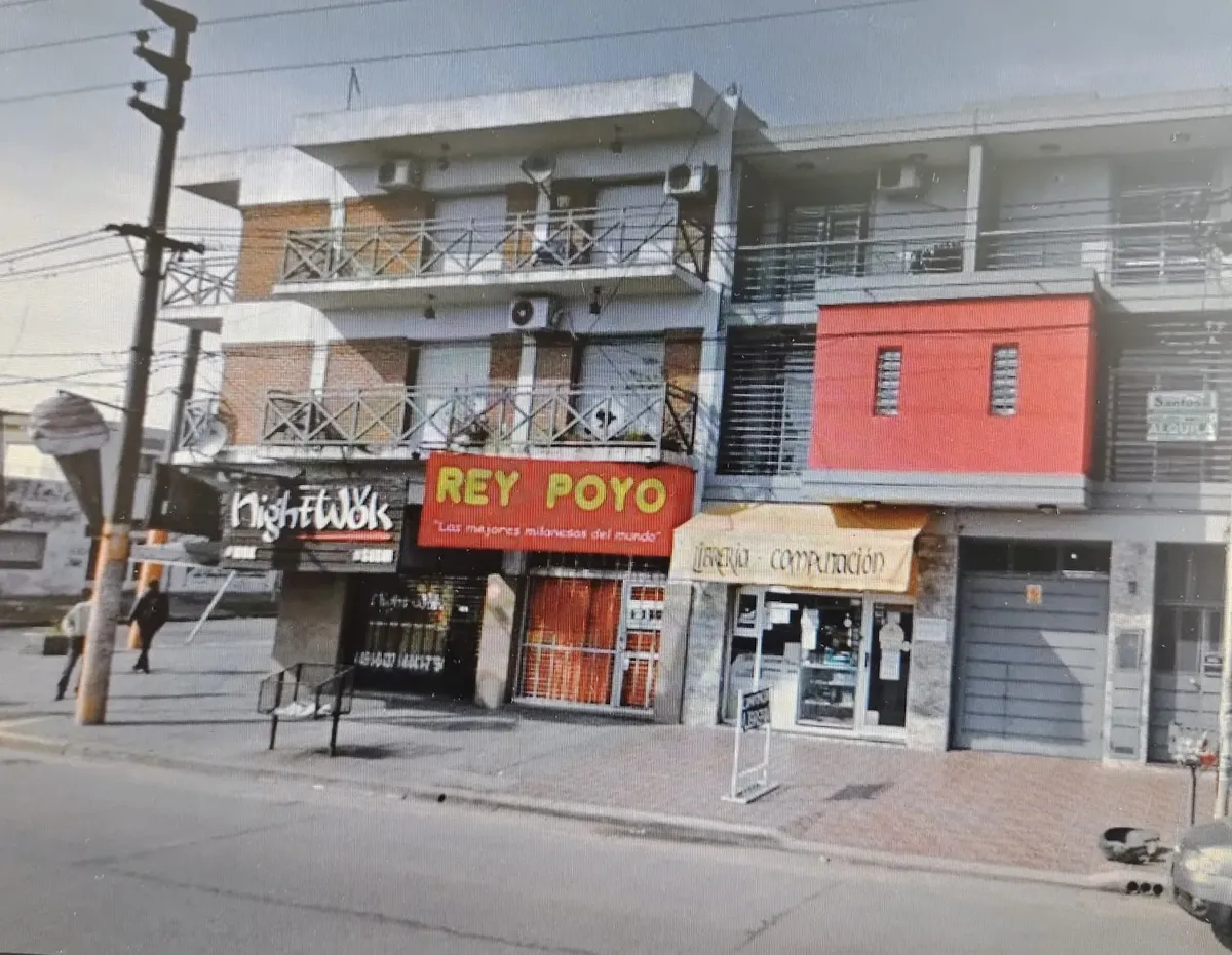 Departamento de 2 dormitorios en Morón con cochera y portón automatizado