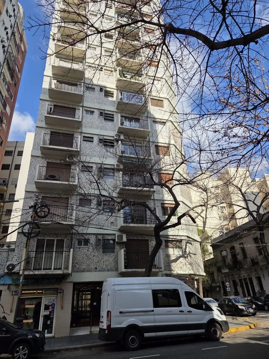 Apartamento de três ambientes com 2 dormitórios e varanda em Palermo
