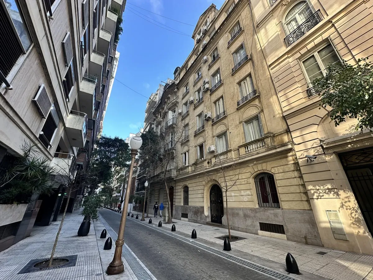 Furnished two-bedroom apartment with balcony in Retiro