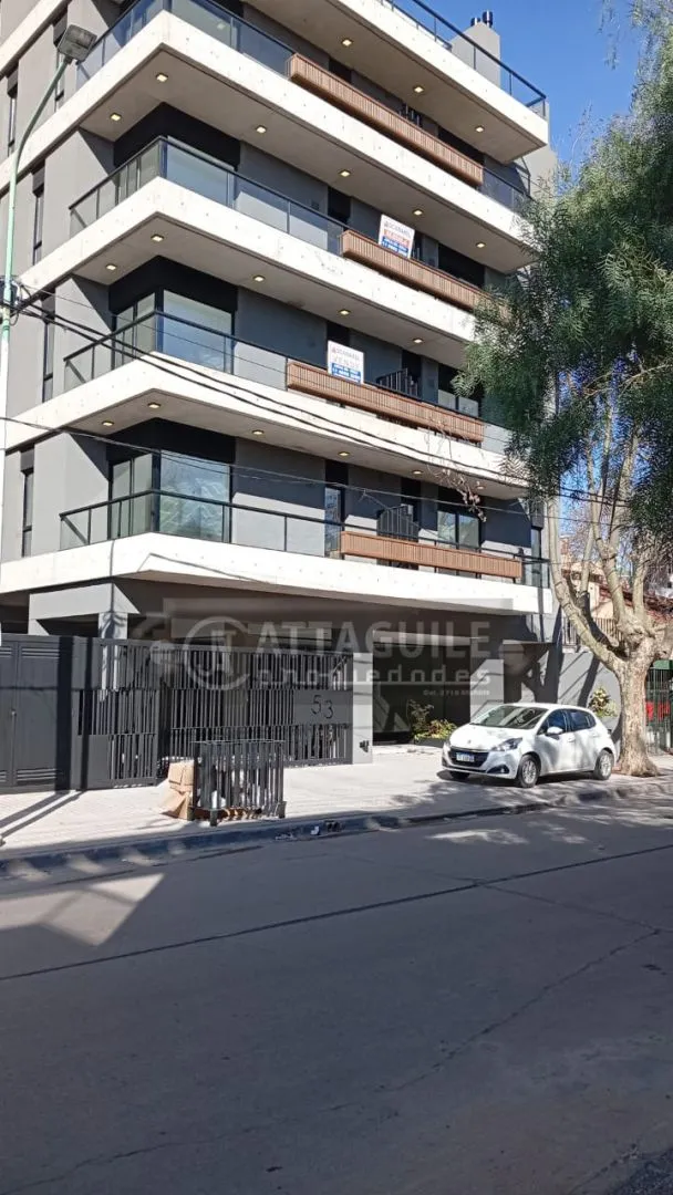 Apartamento de dois ambientes novo com varanda em Ituzaingó