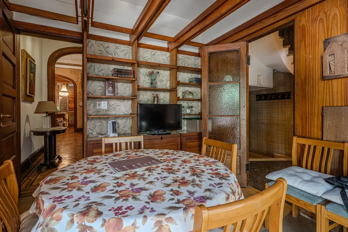 Дом на продажу с 8 комнатами в Caballito