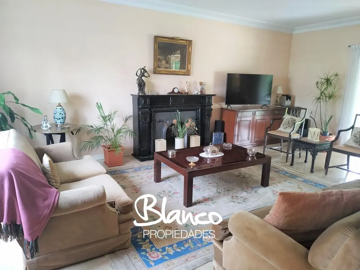 Three-bedroom house for rent in Escobar