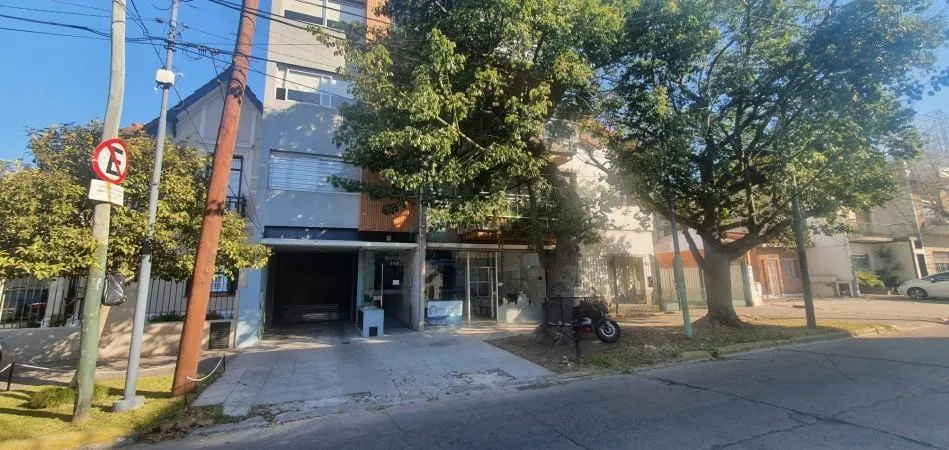 Two-room apartment with parking in Lomas de Zamora