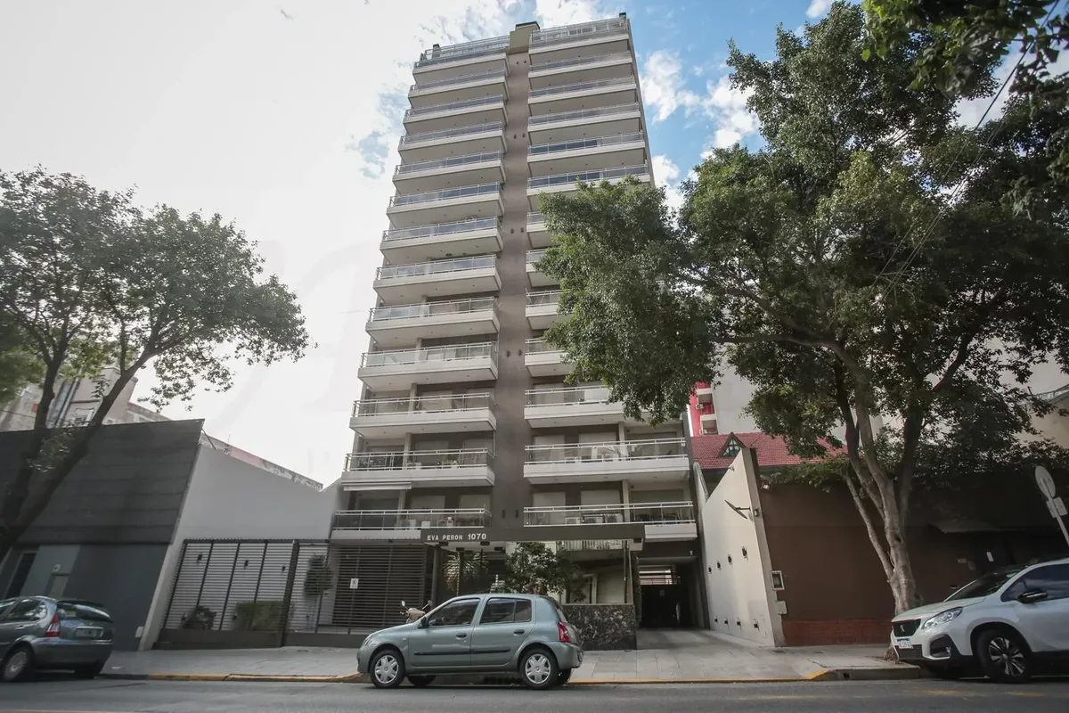 Monoambiente con balcón al contrafrente en Parque Chacabuco