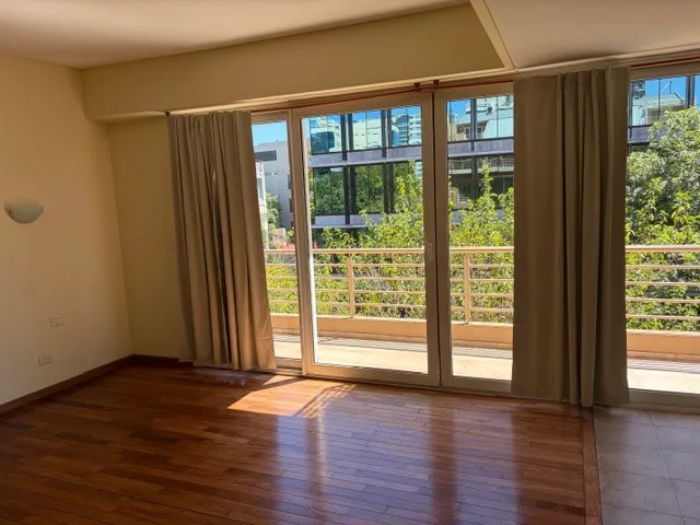 Квартира-студия с балконом и парковочным местом в Vicente López