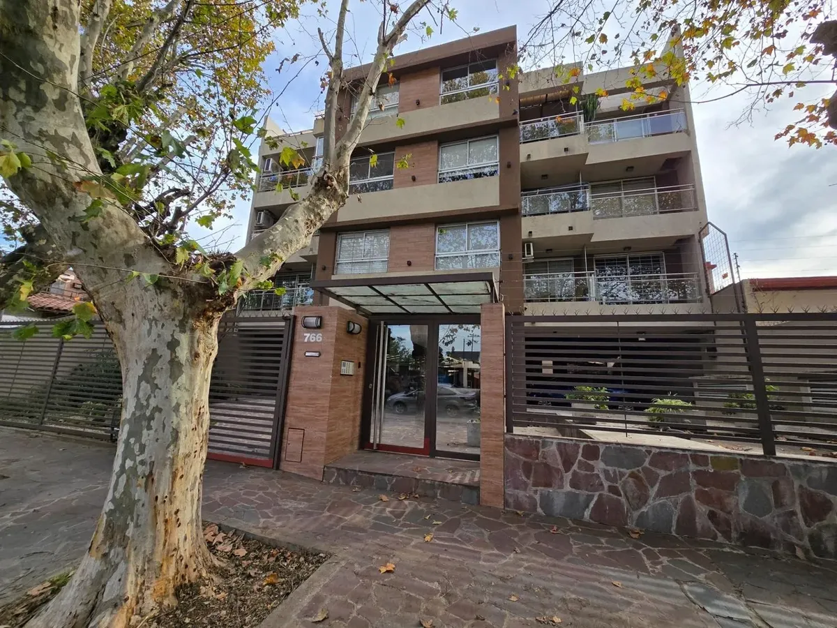 Квартира с 1 спальней, балконом и (закреплённым) парковочным местом в Morón