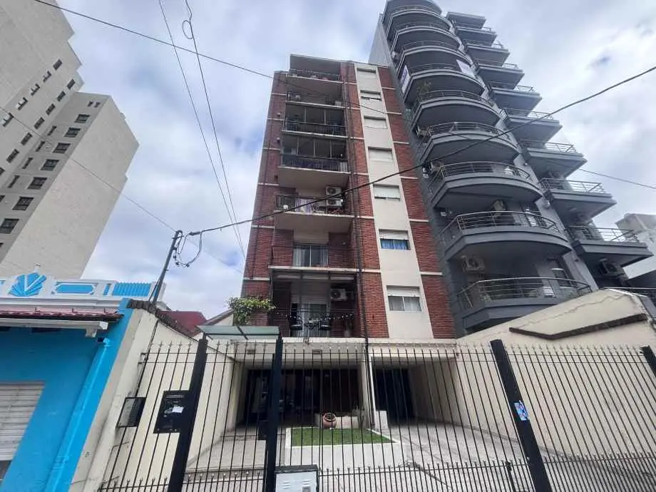 Apartamento de 2 dormitórios com vaga descoberta em Lanús Oeste