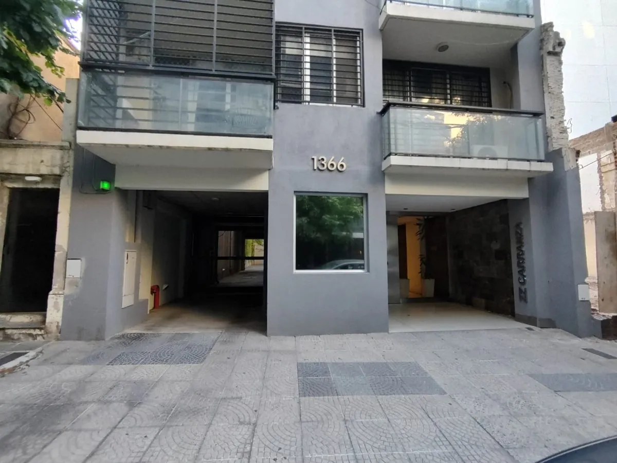 Monoambiente con balcón en Chacarita