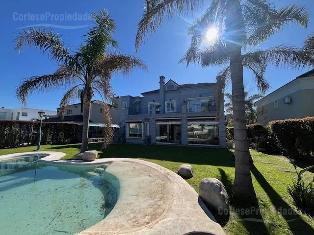 Four-bedroom apartment in Tigre